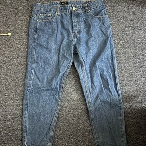 Mann Relaxed Fit Blue Jeans for Men